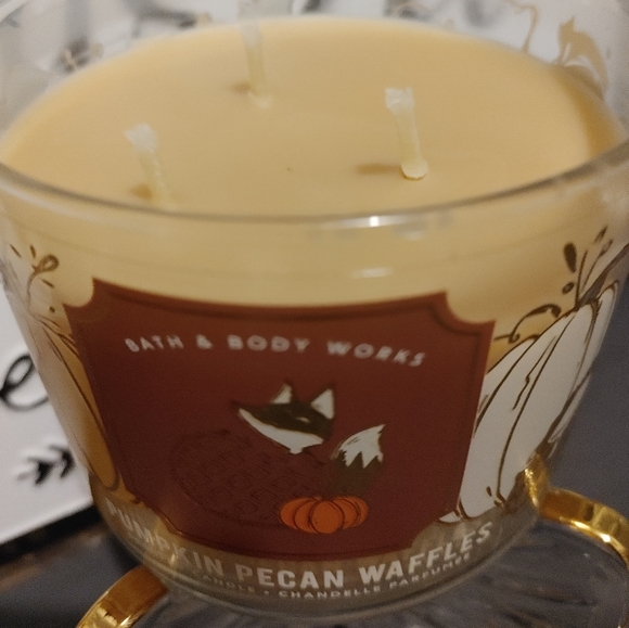 BATH & BODY WORKS 3 WICK CANDLE PUMPKIN PECAN WAFFLES/ BRAND NEW NEW - Picture 3 of 3